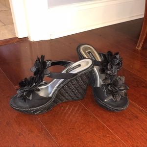 Black, espadrille wedges with flower accent - Sz 8